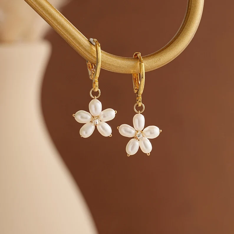 Freshwater Pearl Earrings,Dainty Flower Hoop Earrings,Daisy Pearl Earrings,Pearl Bracelet,Bridal Earrings,Wedding Earrings,Pearl Jewelry Set
