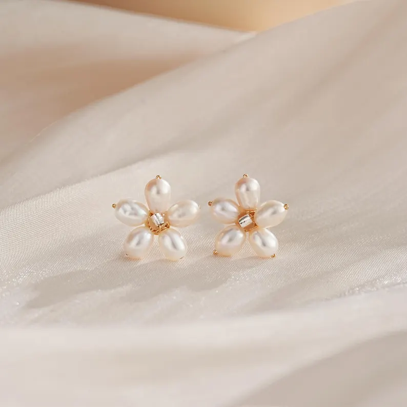 Freshwater Pearl Earrings,Dainty Flower Hoop Earrings,Daisy Pearl Earrings,Pearl Bracelet,Bridal Earrings,Wedding Earrings,Pearl Jewelry Set